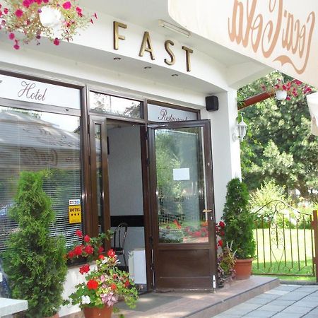 快速旅馆酒店 Rădăuţi 外观 照片