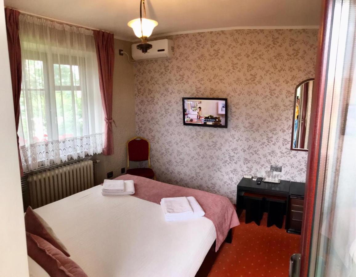 快速旅馆酒店 Rădăuţi 外观 照片