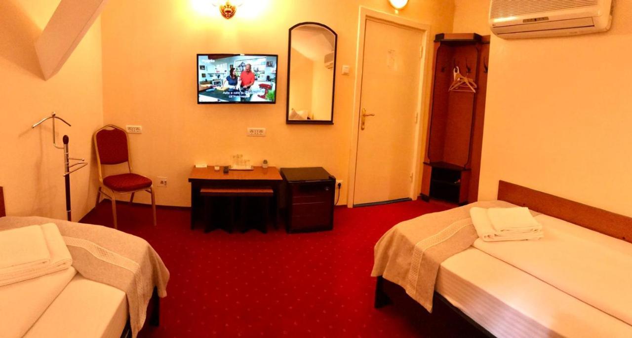 快速旅馆酒店 Rădăuţi 外观 照片