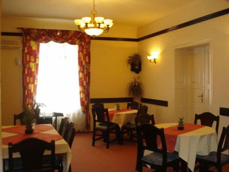 快速旅馆酒店 Rădăuţi 外观 照片