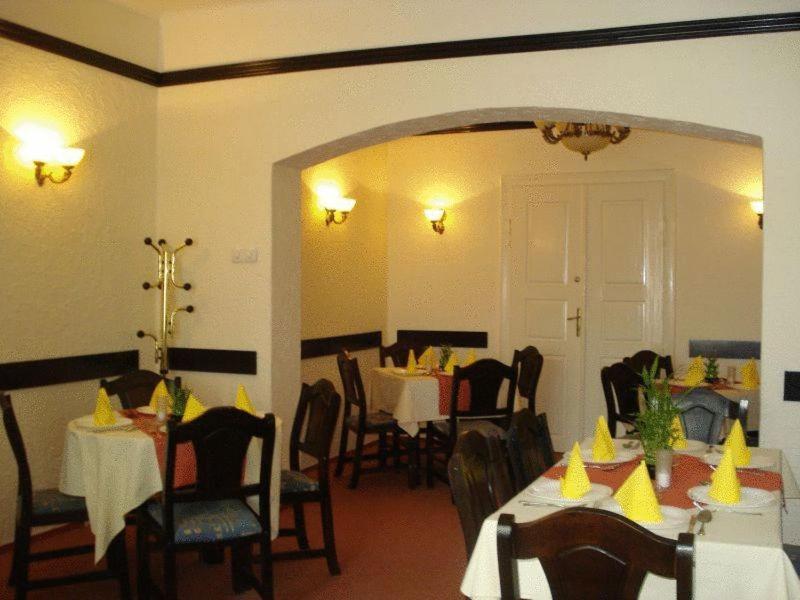 快速旅馆酒店 Rădăuţi 外观 照片