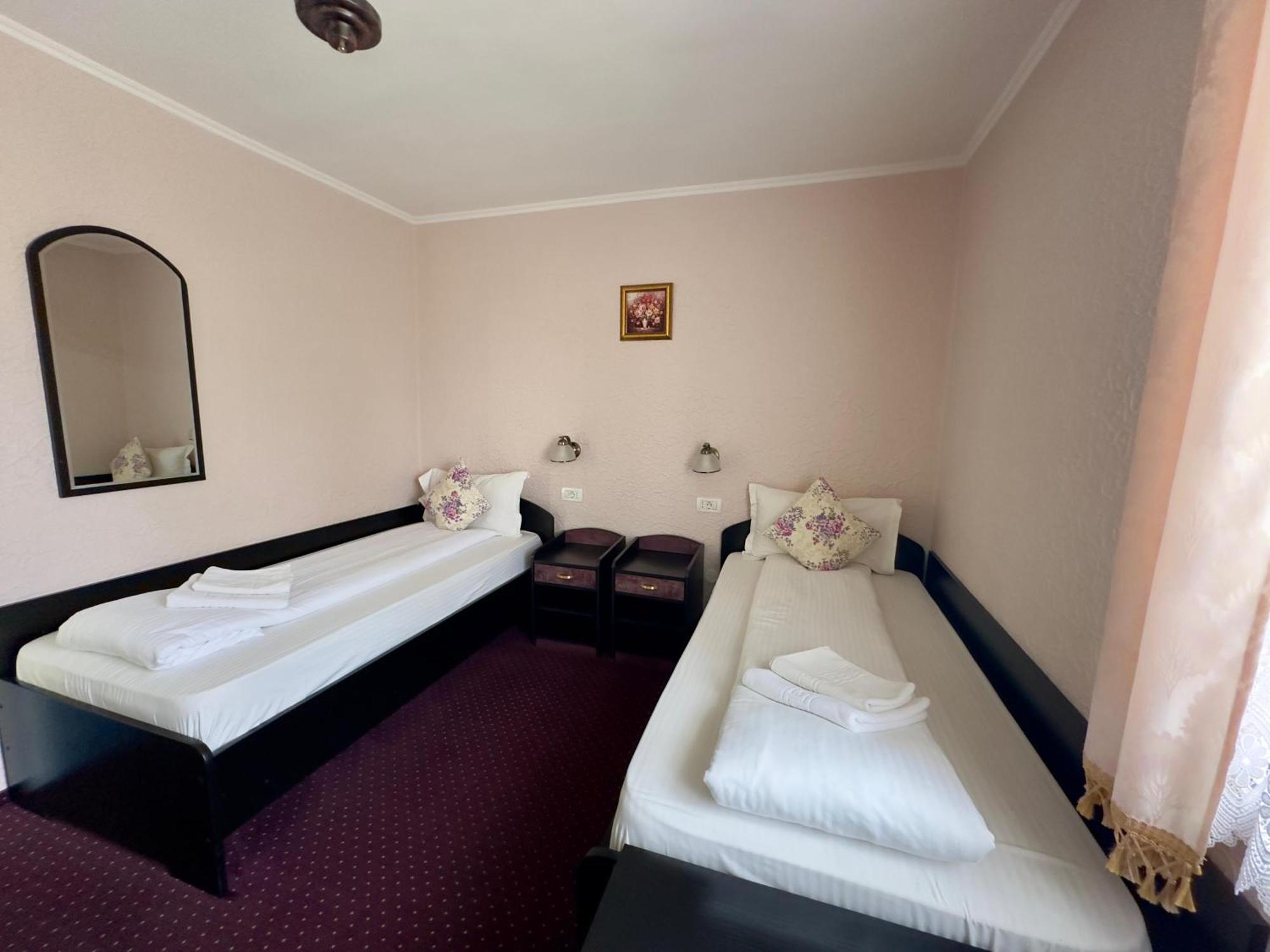 快速旅馆酒店 Rădăuţi 外观 照片