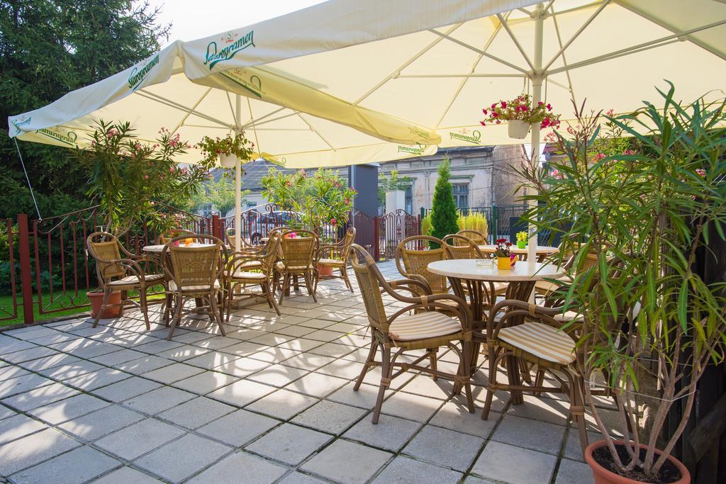 快速旅馆酒店 Rădăuţi 外观 照片