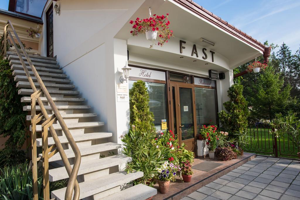 快速旅馆酒店 Rădăuţi 外观 照片